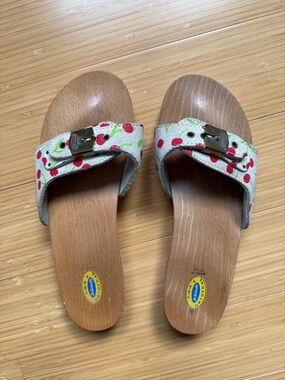 Vintage Dr. Scholl’s wooden leather cherry sandals size 8